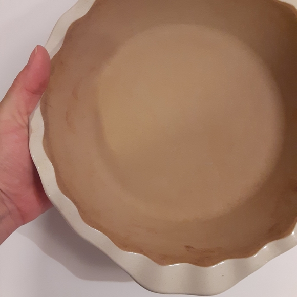 PAMPERED CHEF - Family Heritage Stoneware- Ruffled Baking Dish #160105. - Picture 8 of 10